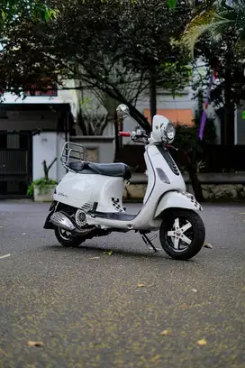PIAGGIO VESPA LXV 150 3VIE 2016 MURAH BANGETTTT  HARGA 30.000.000 NETT