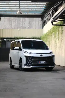 TOYOTA NEW VOXY 2.0 TSS 2023