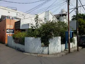 RUMAH HOOK DIJUAL DENGAN HARGA TANAH AJA di Kebon Jeruk - LT 291, SHM
