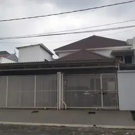 Rumah SIAP HUNI di Surabaya Timur !! Dijual Rumah Manyar Tirtomoyo !!