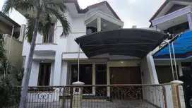 Rumah Dharmahusada Regency STRATEGIS, SEMI FURNISH
