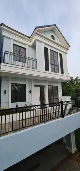 Disewakan Murah, Rumah 3 Lantai Posisi Hook di Lavon 2 Cikupa