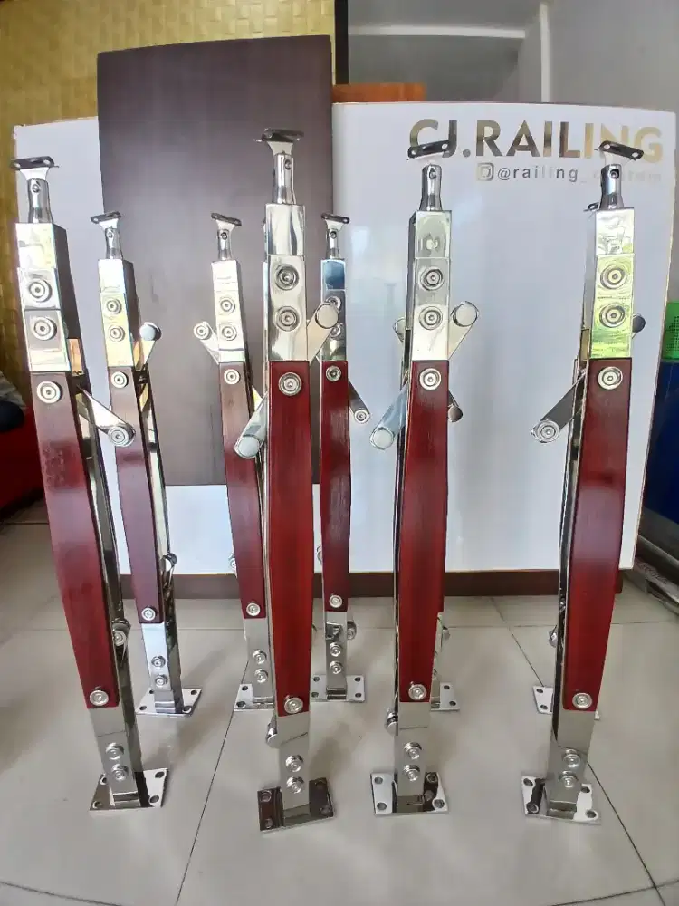 Railing Double Plat Stainless Kilap Kombinasi Kayu Kaca