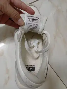 Sepatu merek  Onitsuka tiger ori