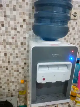 Dijual dispenser 3 in 1 masih cantik