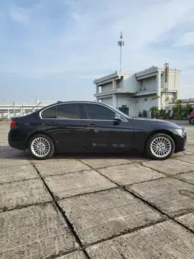 BMW 320i LUX th 2018 Low KM Record Plat Cantik