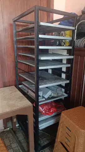 RAK LOYANG ROTI