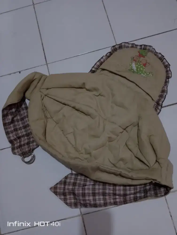 Gendongan anak bayi