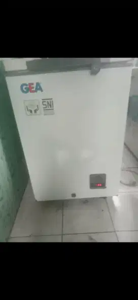 Jual bu freezer box kapasitas 100 liter merk GEA