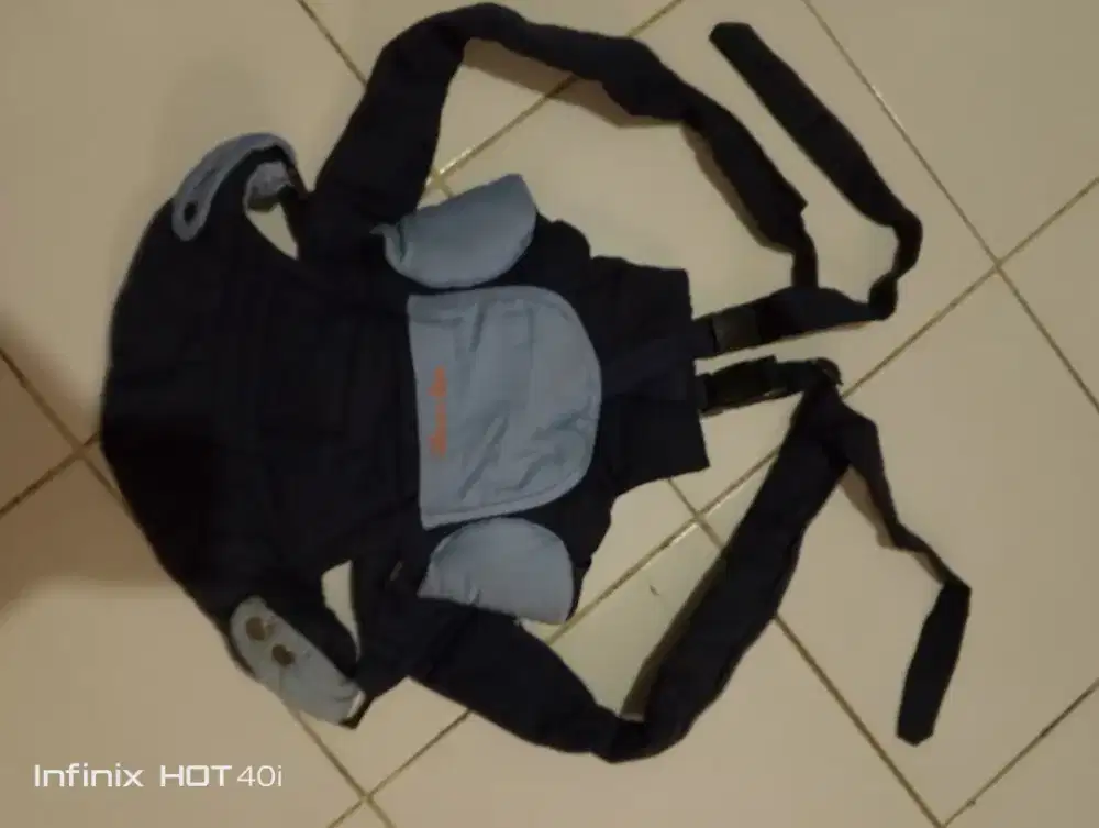 Gendongan anak bayi