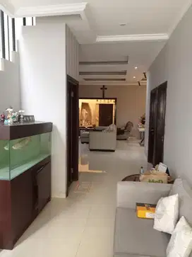 Dijual Rumah 2 1/2 Lt di Taman villa Meruya Jakarta Barat