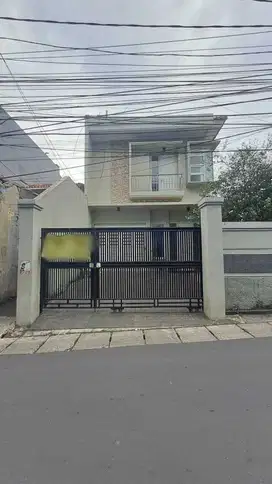 Rumah Dijual Di Kemang Timur Jaksel Siap Huni halaman belakang luas