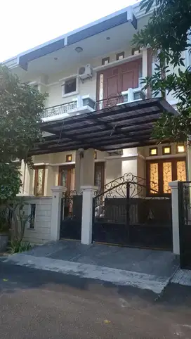 DIJUAL MURAH RUMAH MITRA GADING VILLA HOEK LUAS 239m