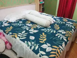 Set dipan tempat tidur merk informa