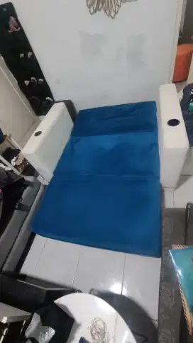 SOFA BED LIKE NEW 2 SEATER KAIN BLUDRU BIRU