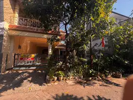 Rumah rungkut menanggal 2 Lantai Luas Tanah 195 m², Lokasi Strategis