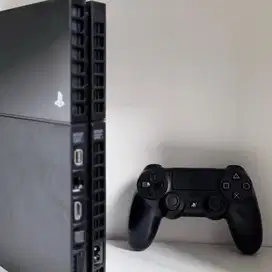 PS4 FAT 500 Gb include 2 stik dan games