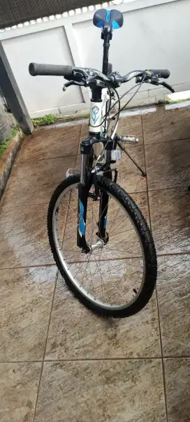 sepeda gunung polygon premier 2.0