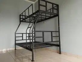 Ranjang tingkat besi