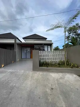 RUMAH CANTIK MODERN KEKINIAN Lokasi strategis dekat Kampus UII