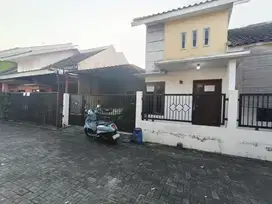 Rumah Bagus Siap Huni ada Pagar di Perum Kartasura