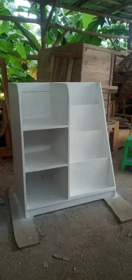 Rak buku.rak buku minimasis. Rak buku kayu jati