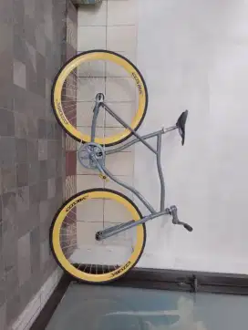 Sepeda Fixie Lokal 700c mulus Nominus