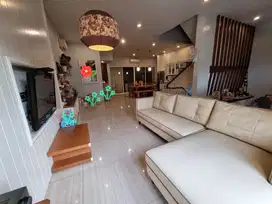 Rumah Mewah Manyar Permai Uk 8x17 Furnish dan Renovasi Termurah