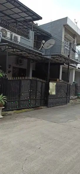 Dijual Rumah 2 Lantai + Gudang Jatirahayu Pondok Melati Bekasi