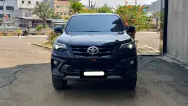 Km36rb toyota fortuner vrz trd sportivo 2017 hitam diesel
