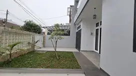 Rumah CAKEP  privat pool di GRIYA LOKA, BSD, siap huni + 2 lantai