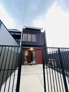 DIJUAL RUMAH MEWAH 2 LANTAI JATIASIH SHM BEBAS BANJIR DEKAT TOL