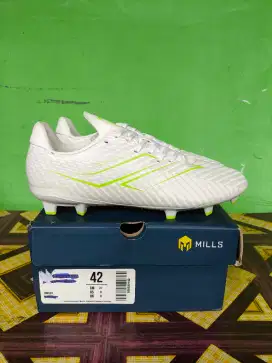 Sepatu Bola Mills Xyclops Helios Match FG