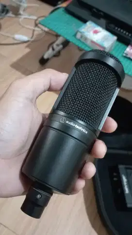Audio-technica AT2020, Behringer UM2, Stand Mic