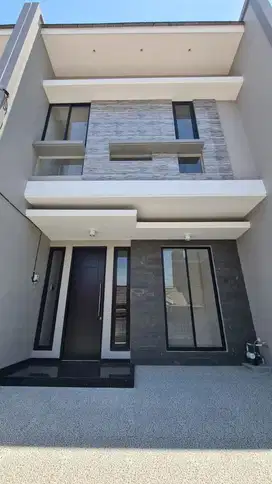 Rumah Baru 2 Lantai Klampis Dekat Kampus ITS, Nginden, Merr, Manyar