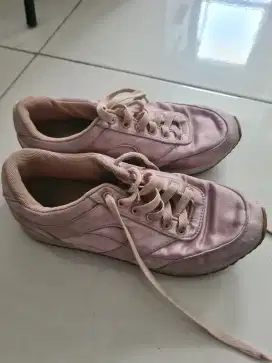 Sepatu dividic h&m rose gold