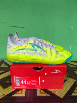 SEPATU FUTSAL SPECS PREFACE 2 IN
