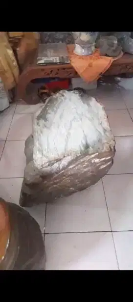 Di maharkan satu set meja batu suiseki
