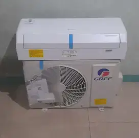 Jual ac gree 1/2 pk R32 terbaru 8 bln pkek mulus ori ful
