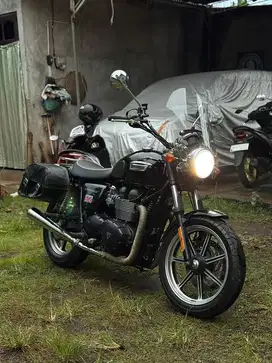TRIUMPH Bonnevile SE