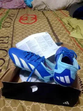 Sepatu bola predator accuracy 3 league