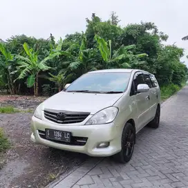Toyota Kijang Innova 2010 Bensin