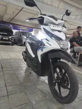 Honda Beat Eco putih th 2017