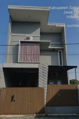 Rumah 2 lantai taman indoor