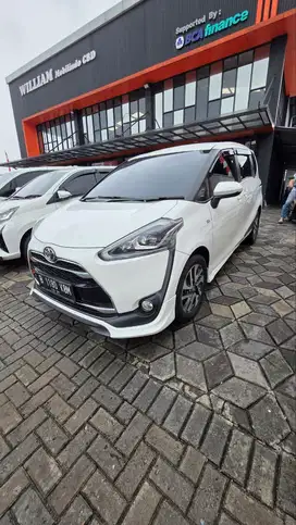 Toyota Sienta Q 1.5L A/T 2017