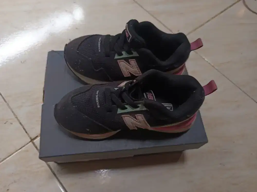 Sepatu new balance anak original