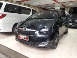 YARIS E AT 2010 KM RENDAH BLACK / MODEL THN 2011 (BINTANG MOTOR)