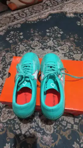 Sepatu Futsal Ortuseight ukuran 38