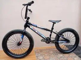 Sepeda BMX ukuran 20 ban jumbo