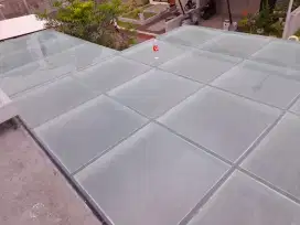Kanopi kaca perumahan mewah